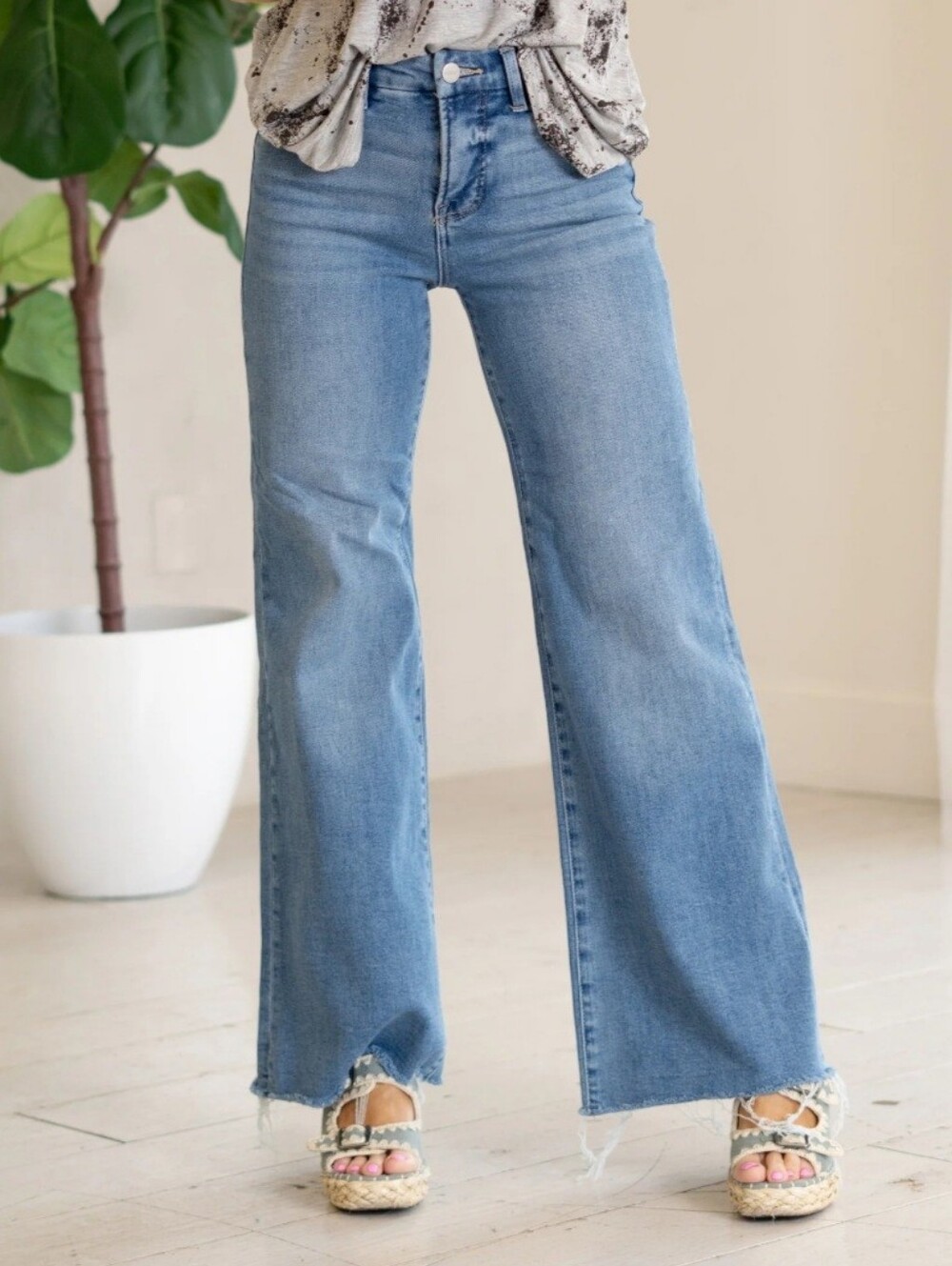 RISEN Riverbend Mid Rise Tummy Control Wide Leg Jeans Women's 30 Stretch Raw Hem